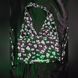 Neck supported flower crop shirt